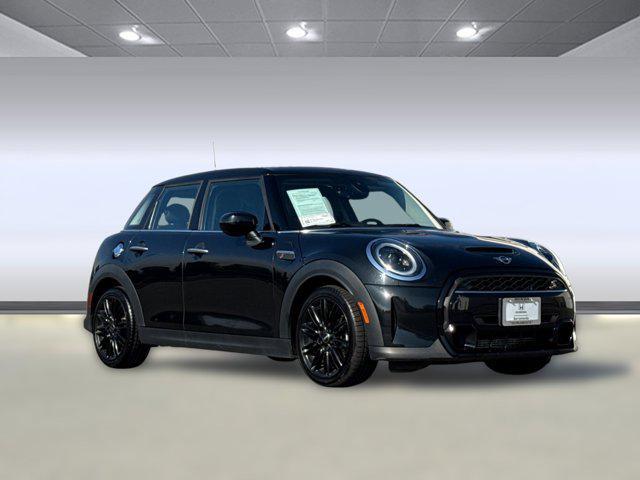 used 2024 MINI Hardtop car, priced at $18,999