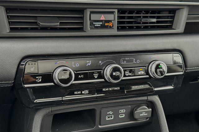 new 2025 Honda Pilot car, priced at $49,301