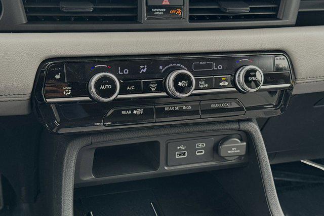 new 2025 Honda Pilot car, priced at $49,301