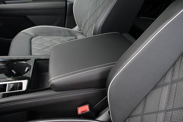 new 2025 Volkswagen Atlas car, priced at $50,377