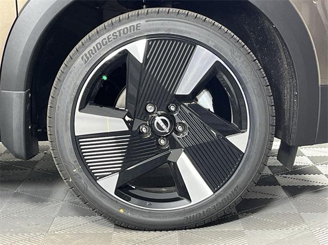 new 2025 Nissan Kicks car, priced at $28,484