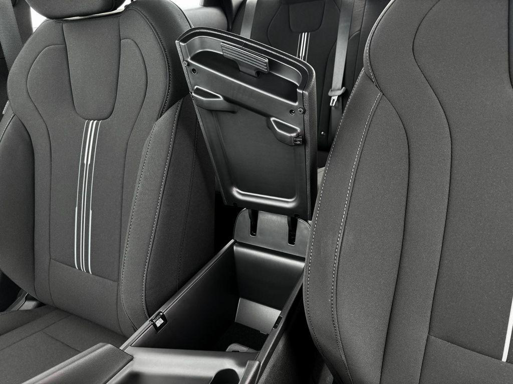 new 2025 Hyundai Elantra car, priced at $21,915