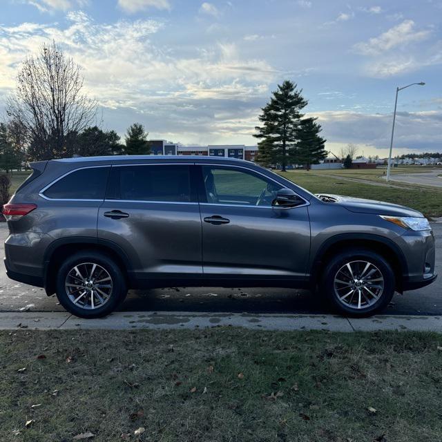 used 2019 Toyota Highlander car, priced at $29,900