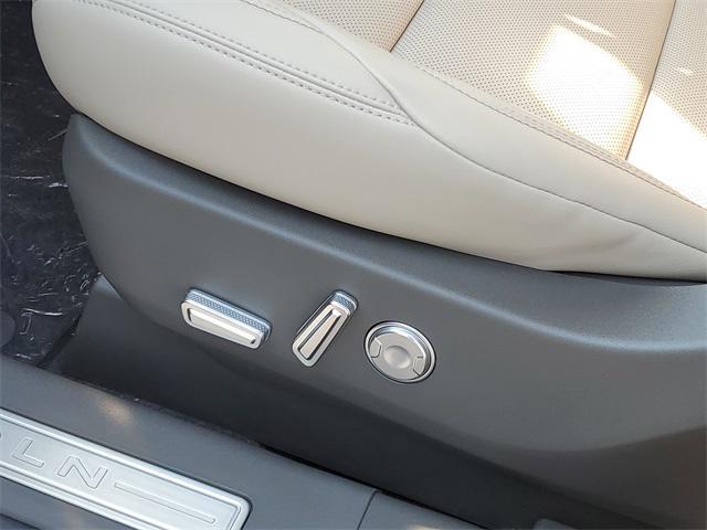 new 2025 Lincoln Nautilus car, priced at $63,270