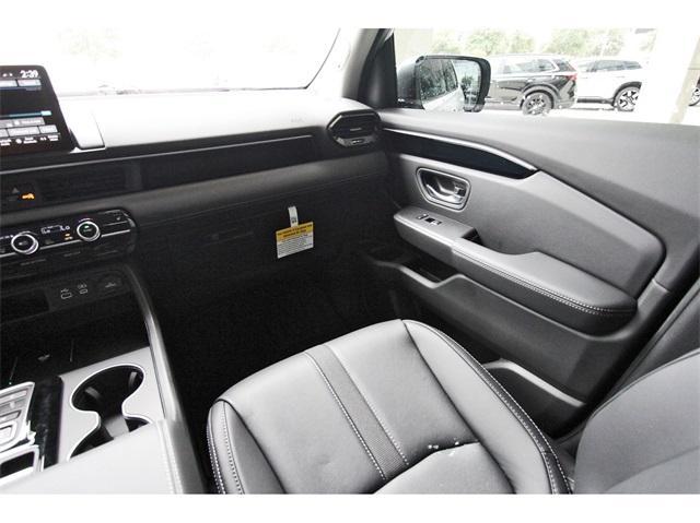 new 2025 Honda Pilot car, priced at $49,405