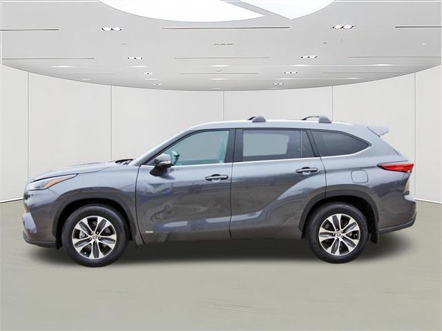 used 2022 Toyota Highlander Hybrid car, priced at $45,108