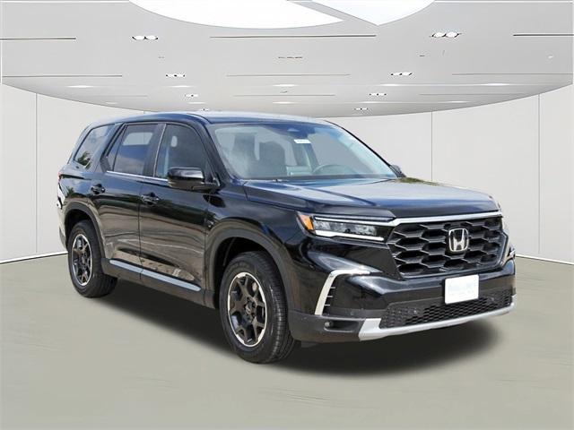 new 2025 Honda Pilot car, priced at $46,850