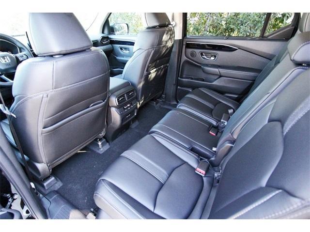 new 2025 Honda Pilot car, priced at $46,850