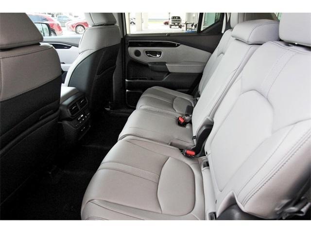 new 2025 Honda Pilot car, priced at $45,405