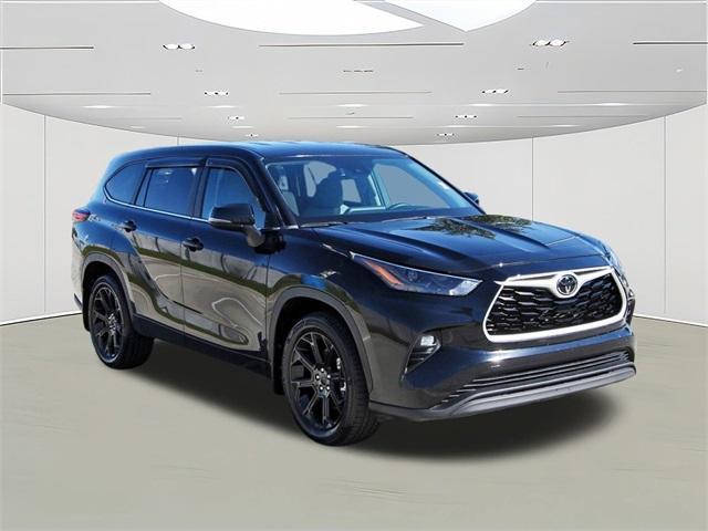 used 2023 Toyota Highlander car, priced at $32,886