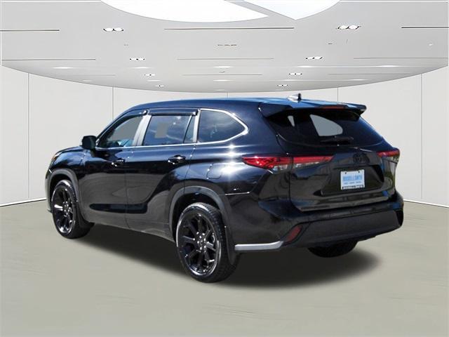 used 2023 Toyota Highlander car, priced at $32,886