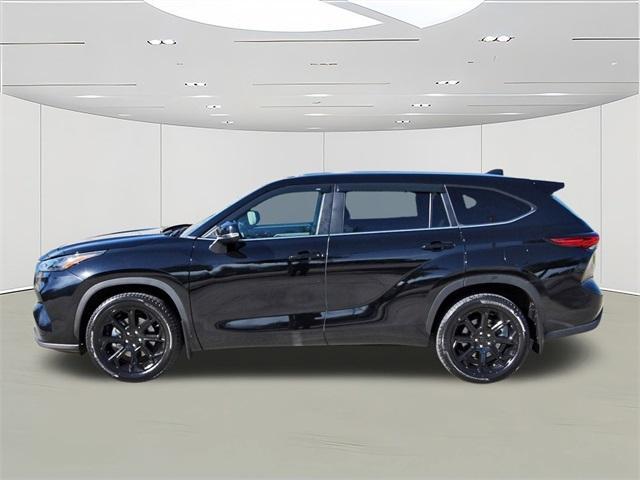 used 2023 Toyota Highlander car, priced at $32,886