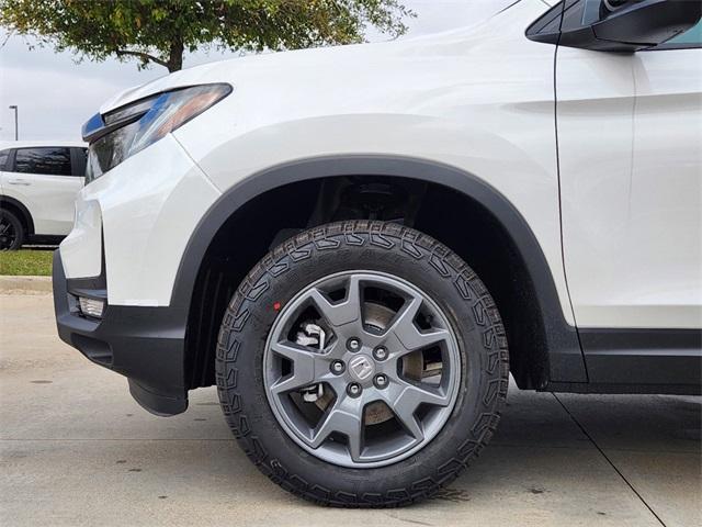 new 2025 Honda Passport car, priced at $44,182