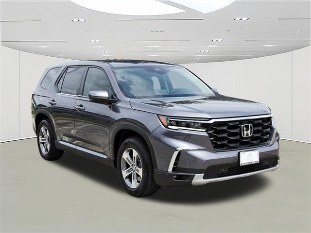 used 2025 Honda Pilot car, priced at $42,998
