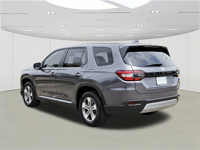 used 2025 Honda Pilot car, priced at $42,998