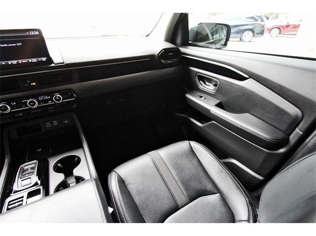 used 2025 Honda Pilot car, priced at $42,998