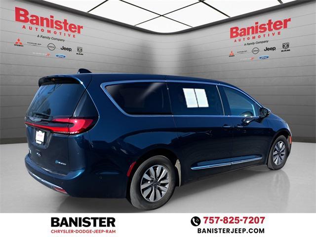 used 2023 Chrysler Pacifica Hybrid car, priced at $30,299