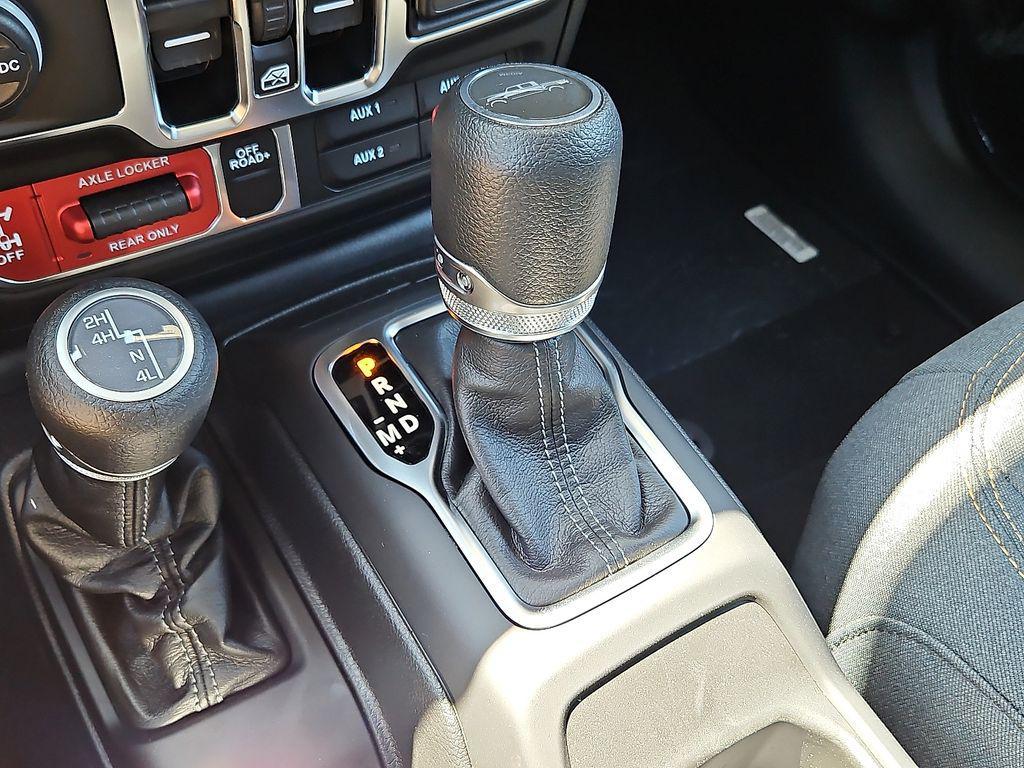 new 2025 Jeep Gladiator car, priced at $45,762