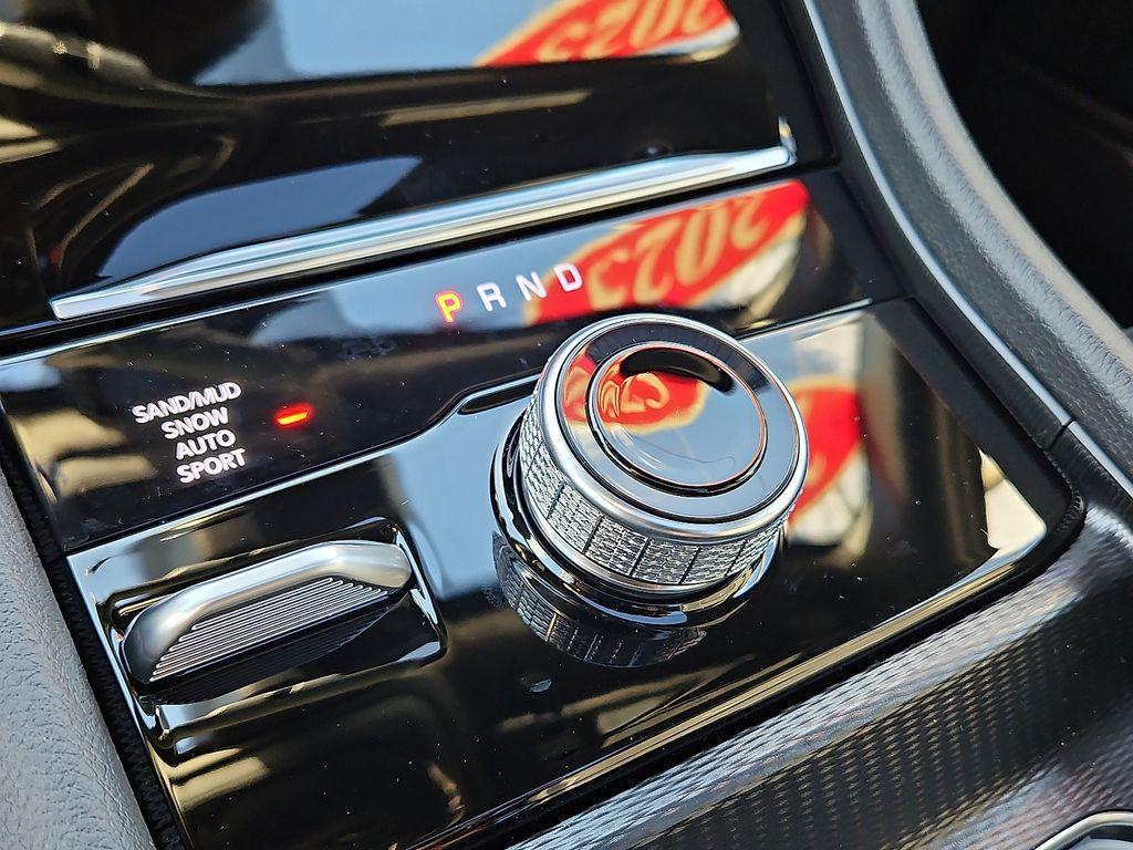 new 2025 Jeep Grand Cherokee car, priced at $40,199