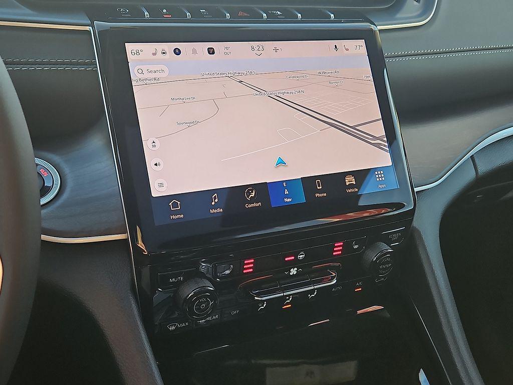 new 2025 Jeep Grand Cherokee car, priced at $40,199