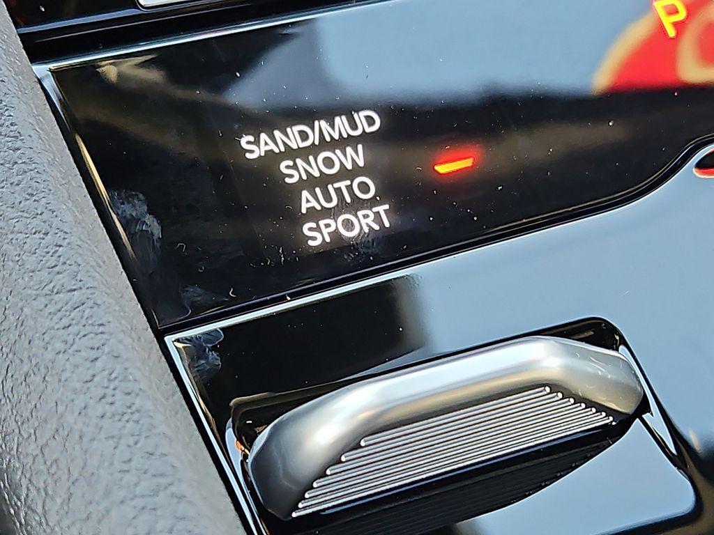 new 2025 Jeep Grand Cherokee car, priced at $40,199