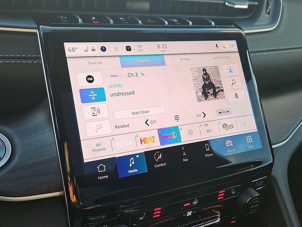 new 2025 Jeep Grand Cherokee car, priced at $40,199