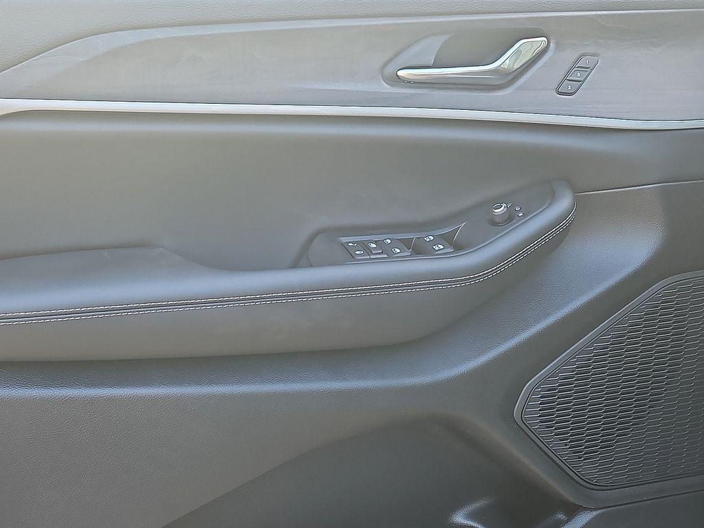 new 2025 Jeep Grand Cherokee car, priced at $40,199