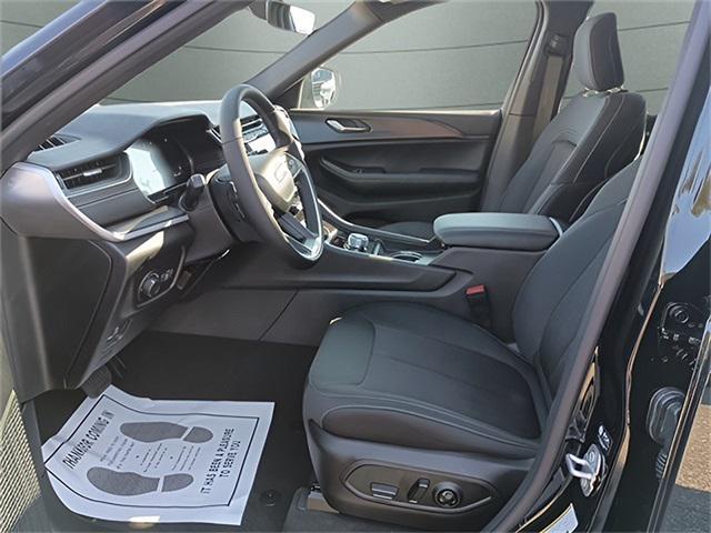 new 2025 Jeep Grand Cherokee car, priced at $33,073