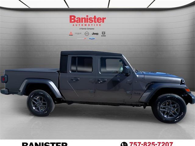 new 2024 Jeep Gladiator car, priced at $43,340