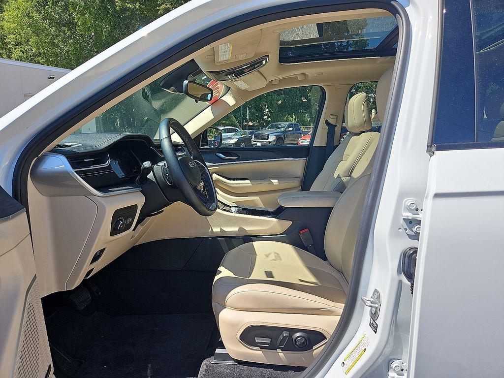 used 2022 Jeep Grand Cherokee car, priced at $30,865