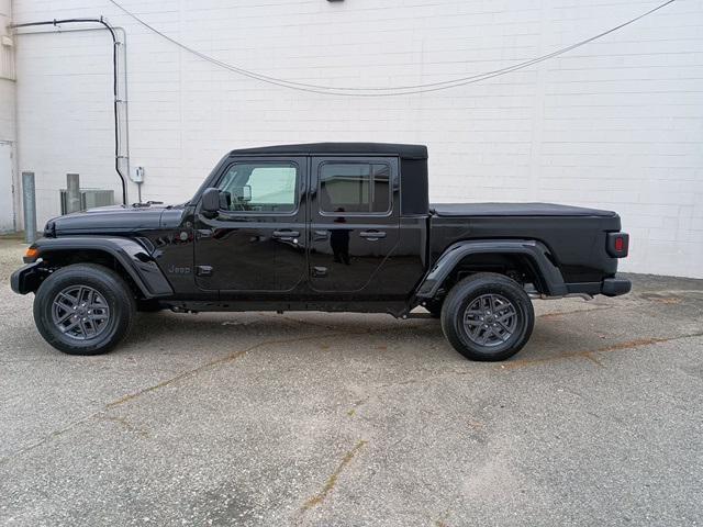 new 2024 Jeep Gladiator car, priced at $43,052