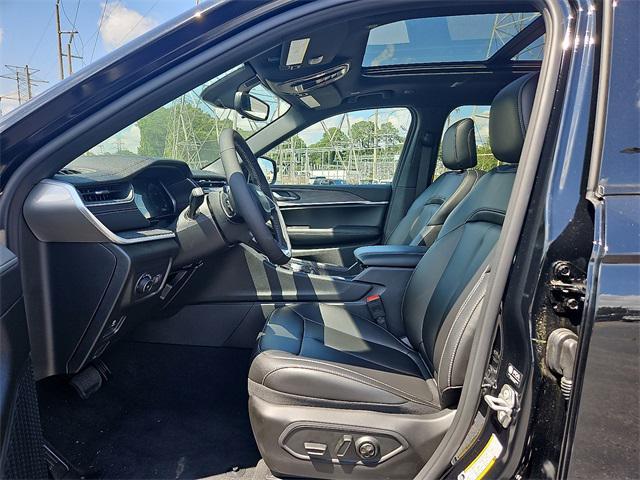 new 2025 Jeep Grand Cherokee car, priced at $39,703