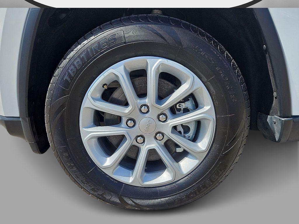 used 2022 Jeep Grand Cherokee car, priced at $26,385
