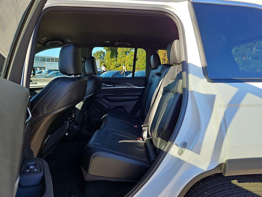 new 2025 Jeep Grand Cherokee car, priced at $40,630