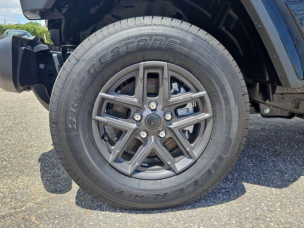 new 2025 Jeep Gladiator car, priced at $37,843