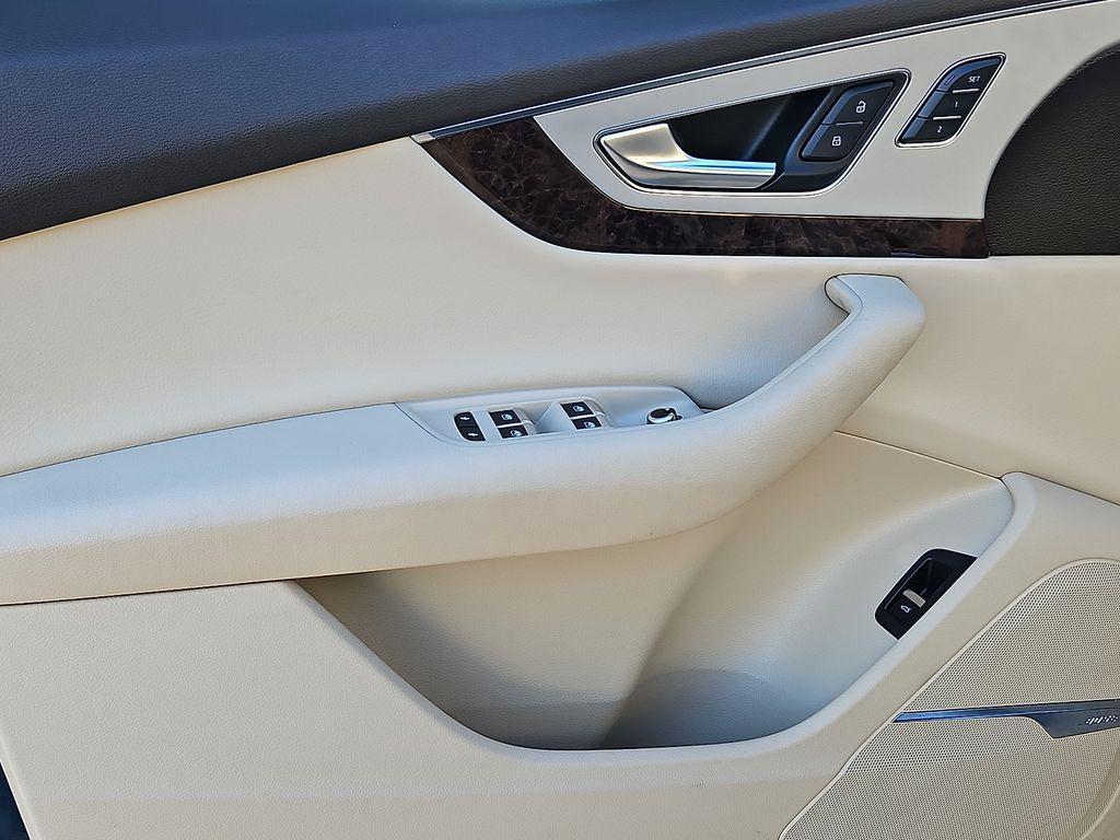 used 2019 Audi Q7 car, priced at $21,700