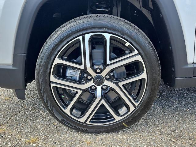 new 2025 Jeep Compass car, priced at $27,221