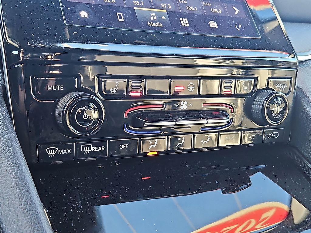 used 2024 Jeep Grand Cherokee car, priced at $29,300