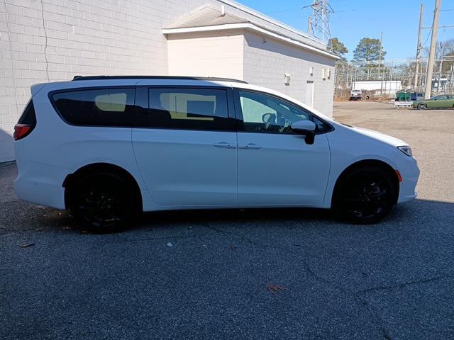 new 2023 Chrysler Pacifica car, priced at $47,114