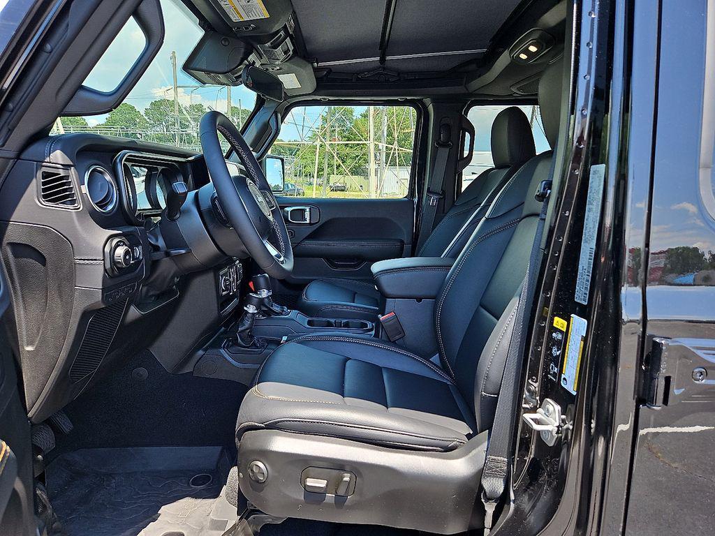 new 2025 Jeep Wrangler car, priced at $45,318