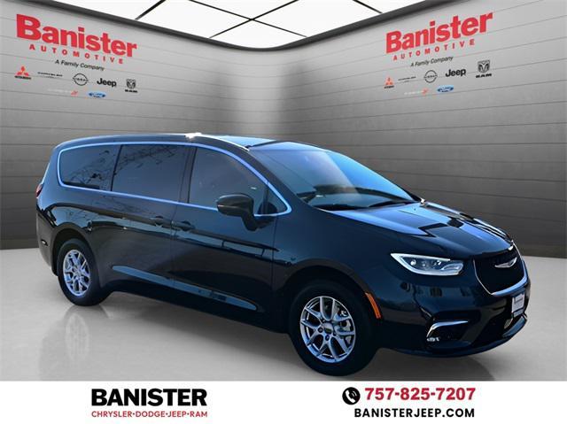 new 2025 Chrysler Pacifica car, priced at $42,920