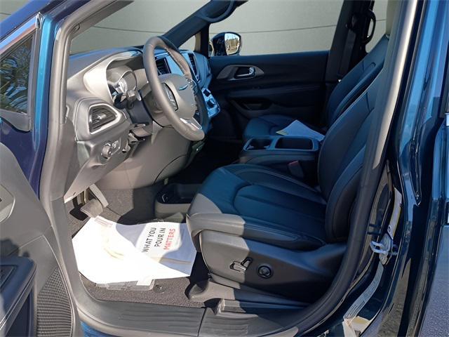 new 2025 Chrysler Pacifica car, priced at $42,920