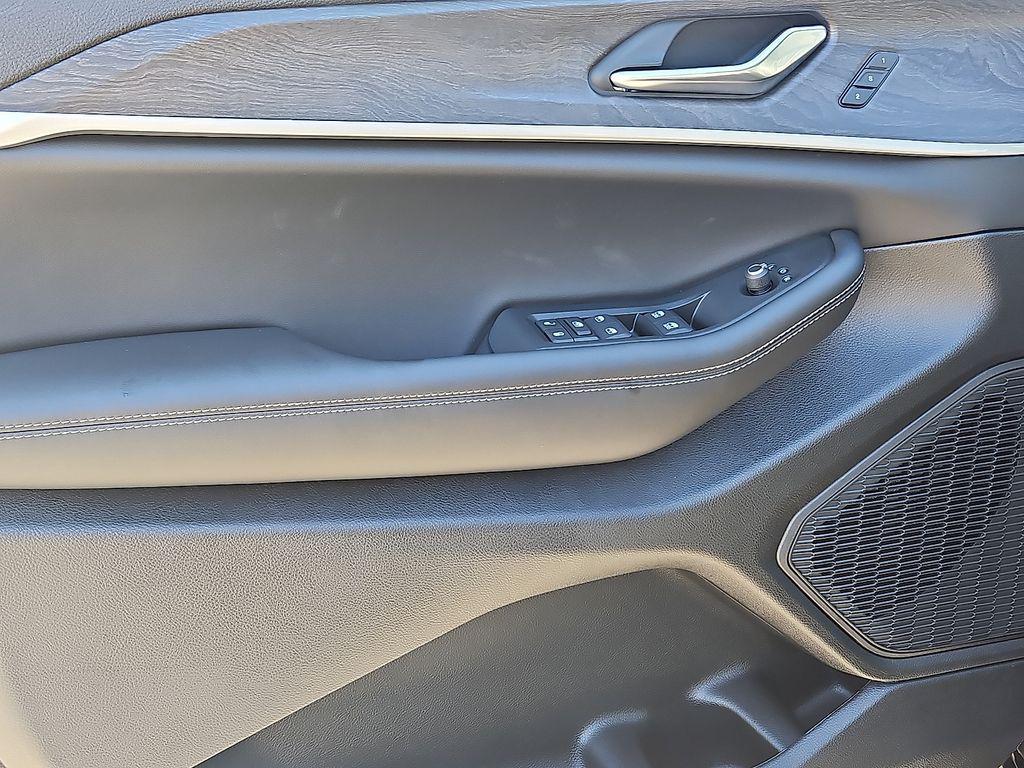 new 2025 Jeep Grand Cherokee car, priced at $40,199