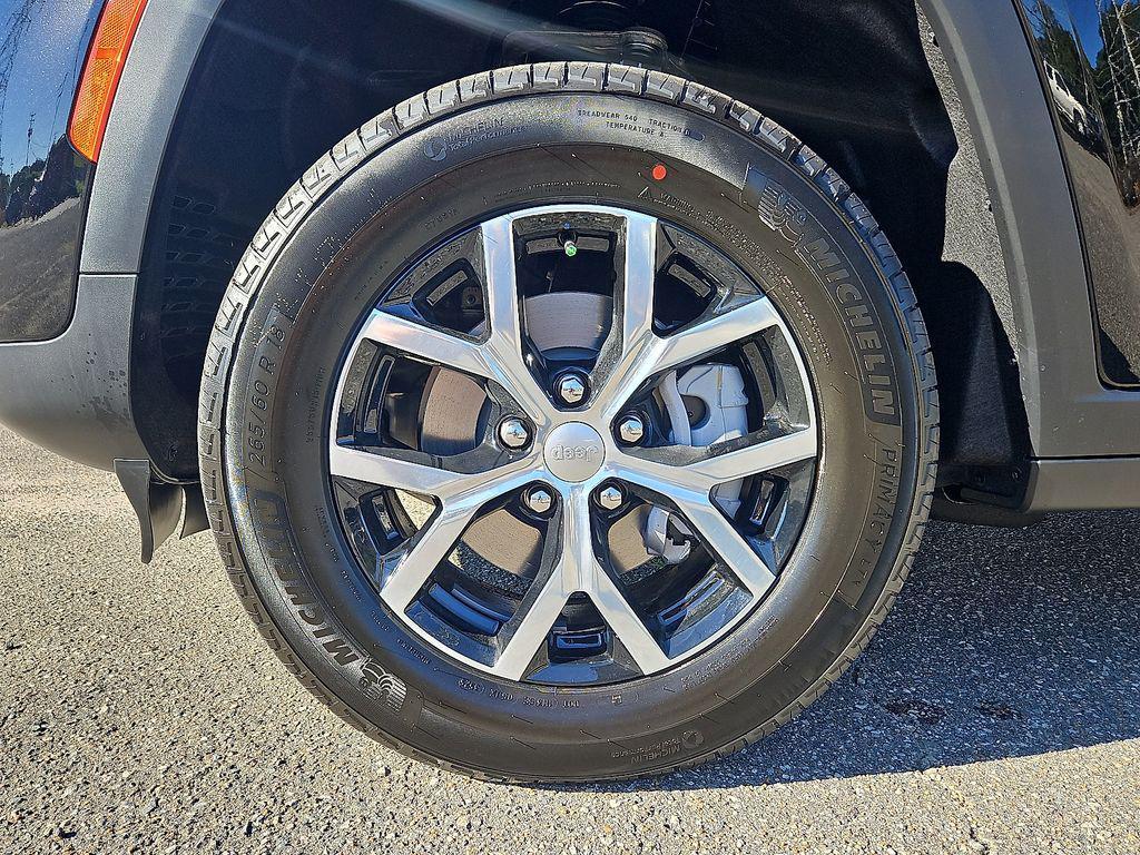 new 2025 Jeep Grand Cherokee car, priced at $40,199