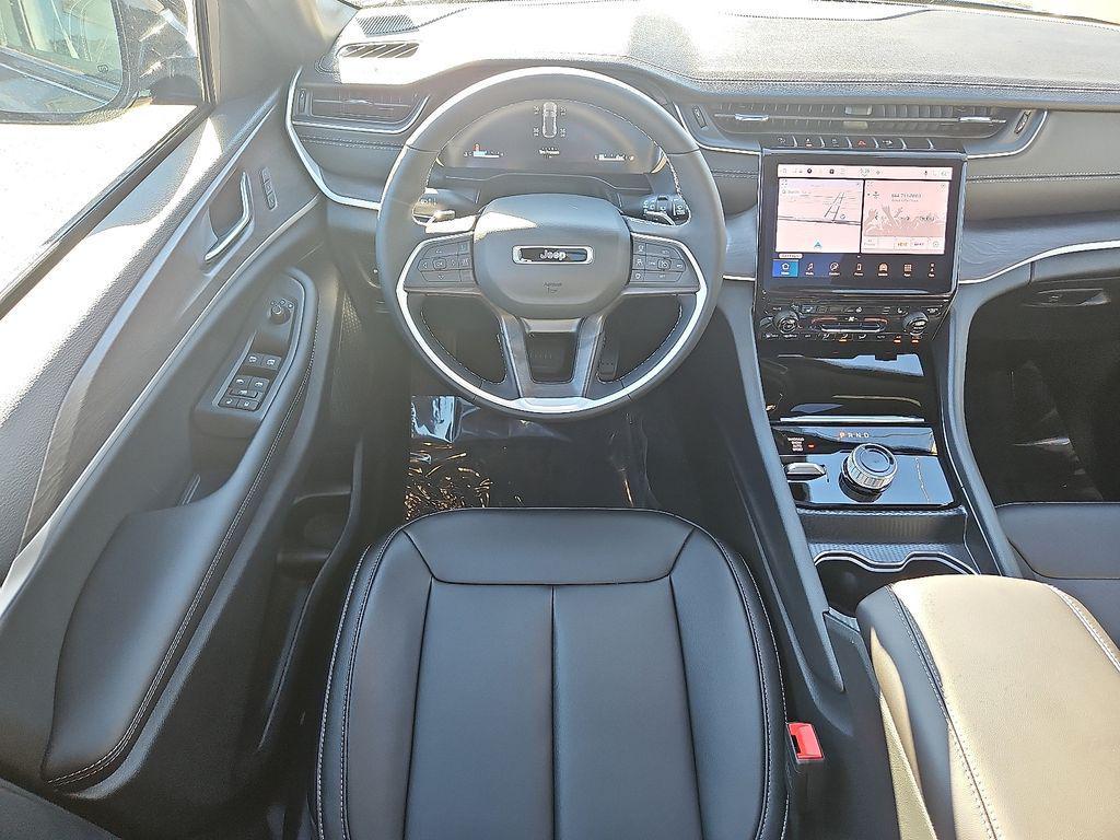new 2025 Jeep Grand Cherokee car, priced at $40,199