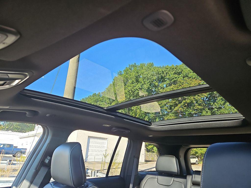 new 2025 Jeep Grand Cherokee car, priced at $40,199