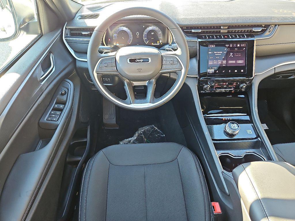 new 2025 Jeep Grand Cherokee car, priced at $38,133