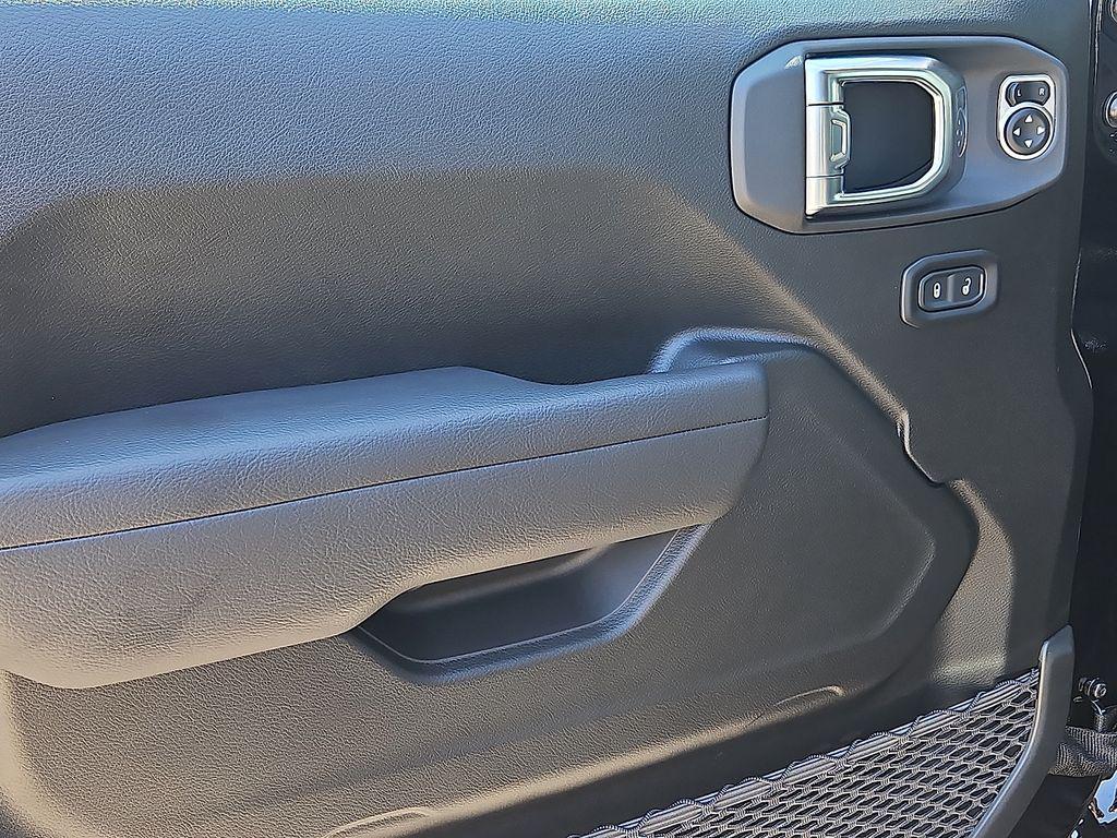 new 2025 Jeep Wrangler car, priced at $43,997