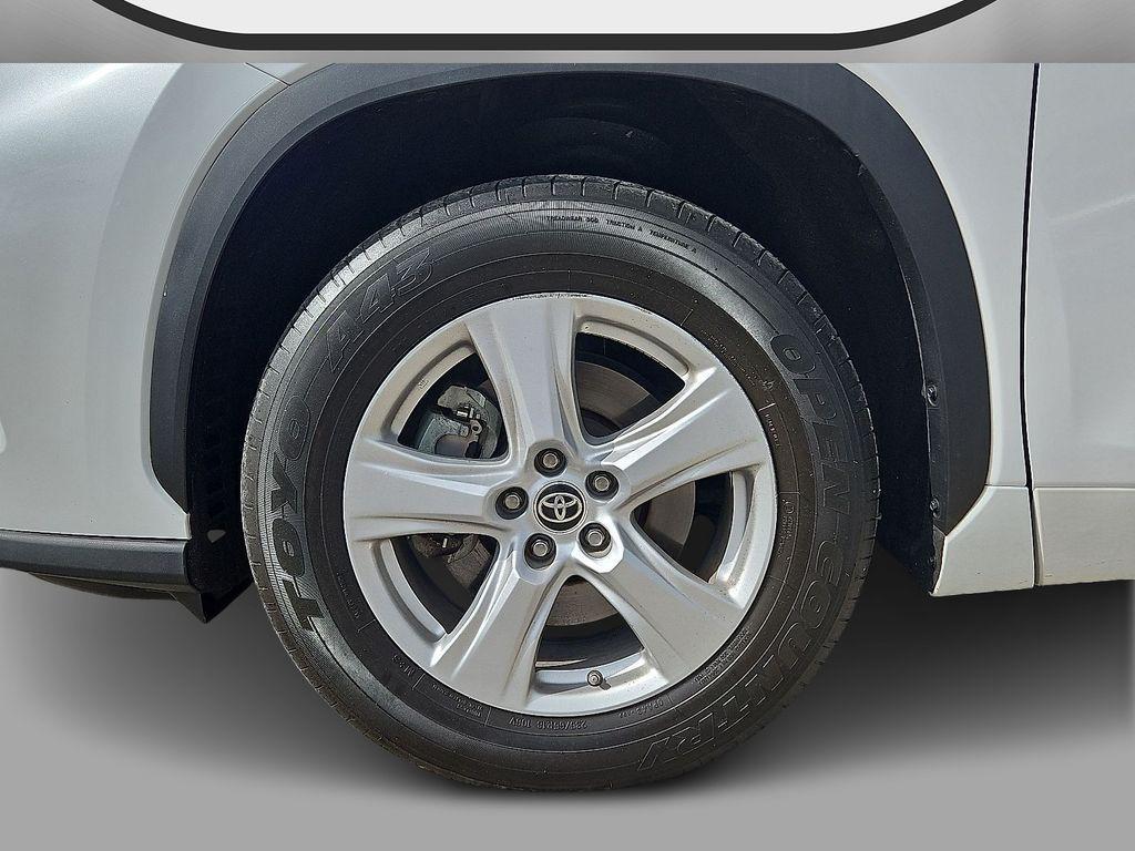 used 2023 Toyota Highlander car, priced at $33,438