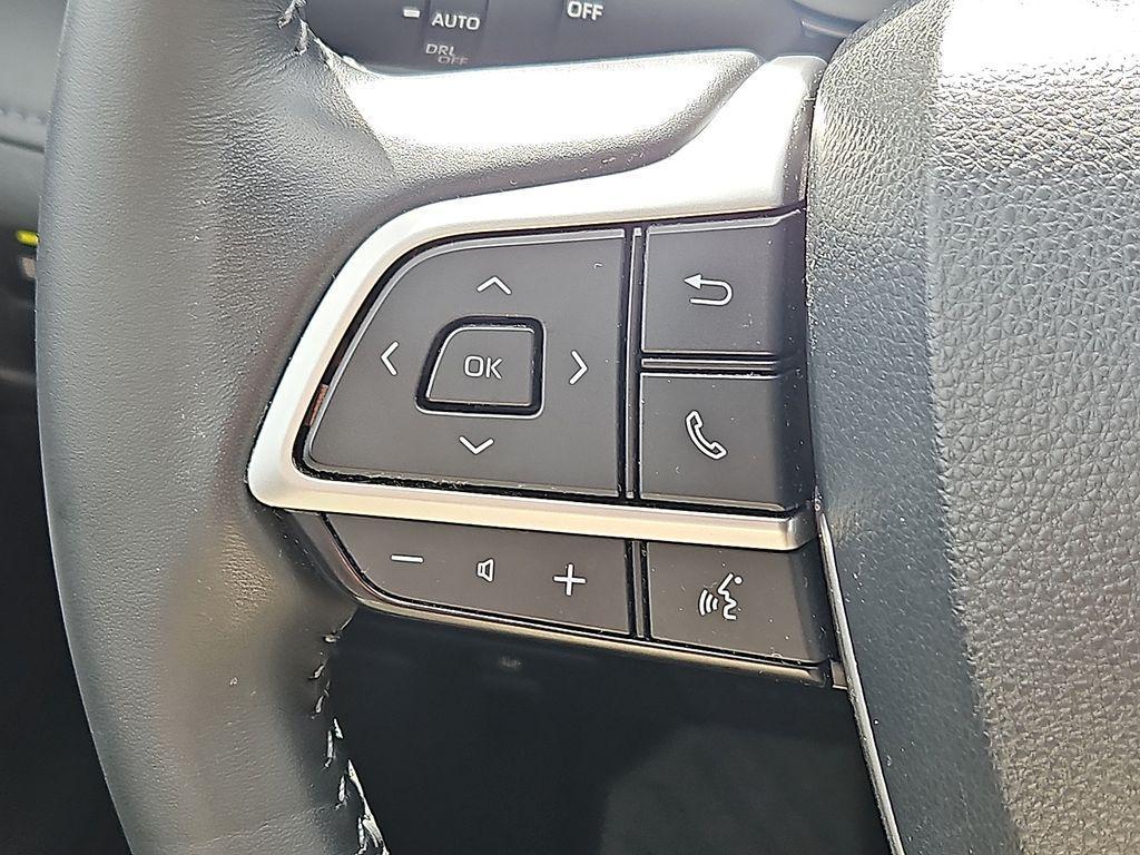 used 2023 Toyota Highlander car, priced at $33,438